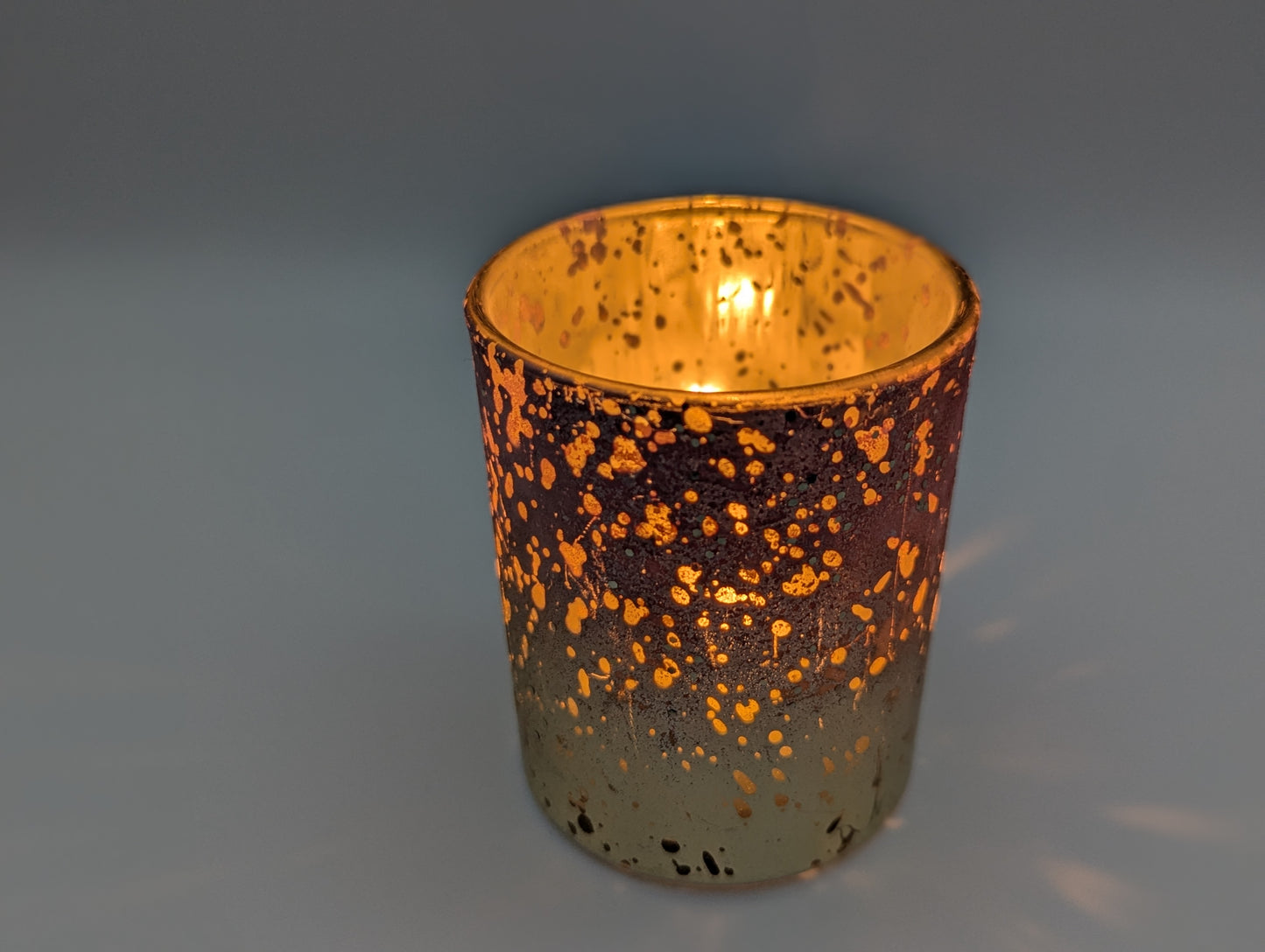 Glas-Windlicht rosa-gold Seitenansicht mit Teelicht stimmungsvolles Licht