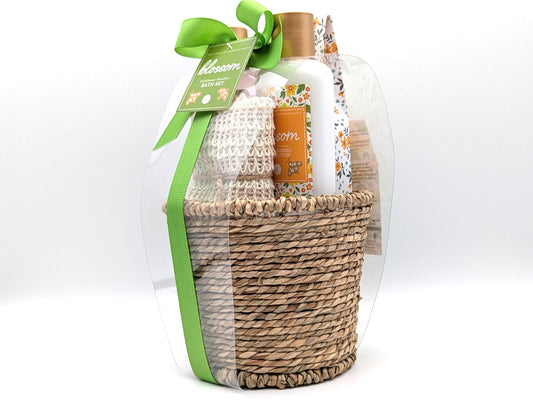 Badeset Blossom Seegras Korb Detailansicht mit Pflegeprodukten