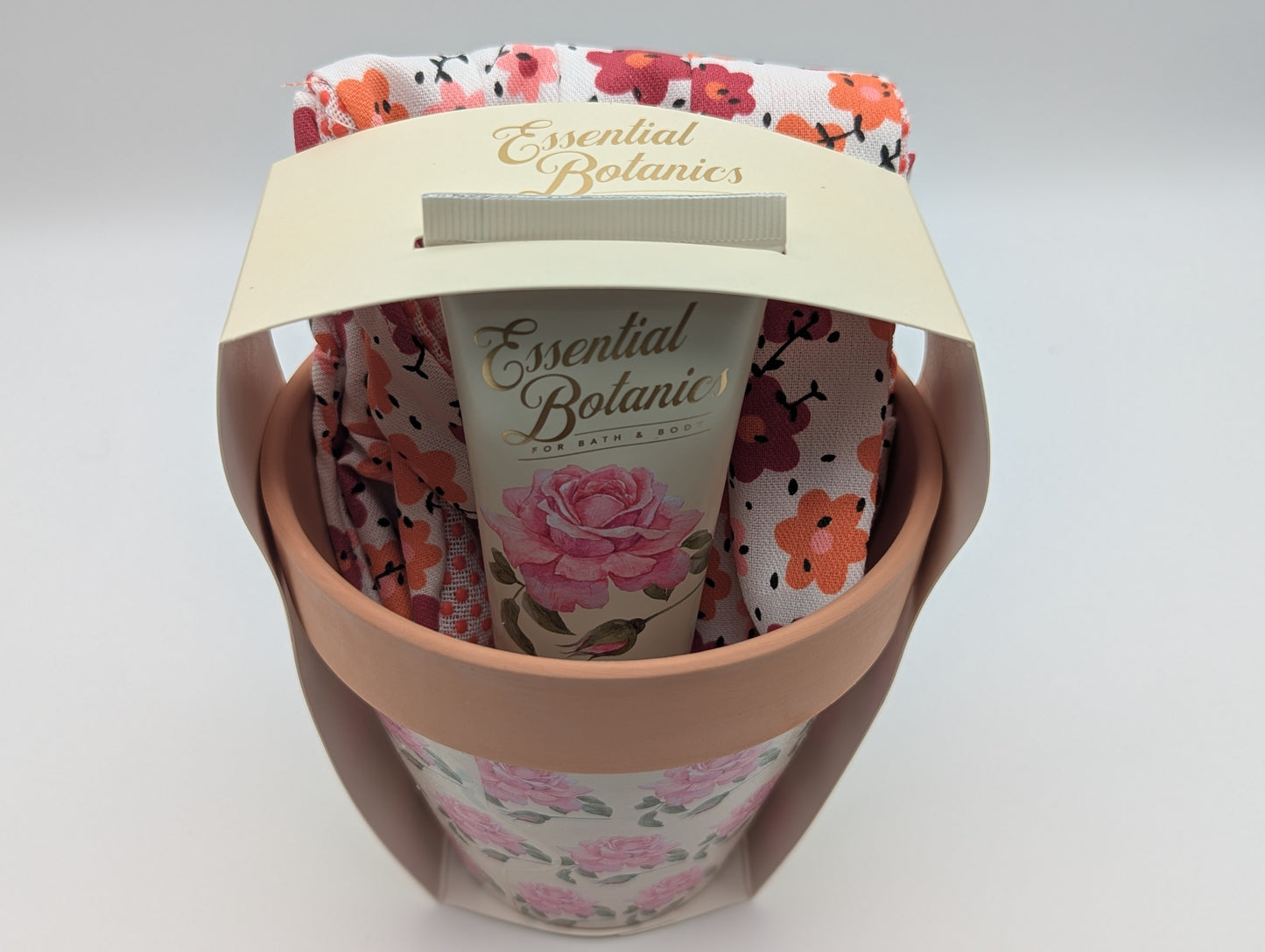 ESSENTIAL BOTANICS Handpflegeset Blumentopf mit 60ml Hand- & Nagelcreme Rose-Duft