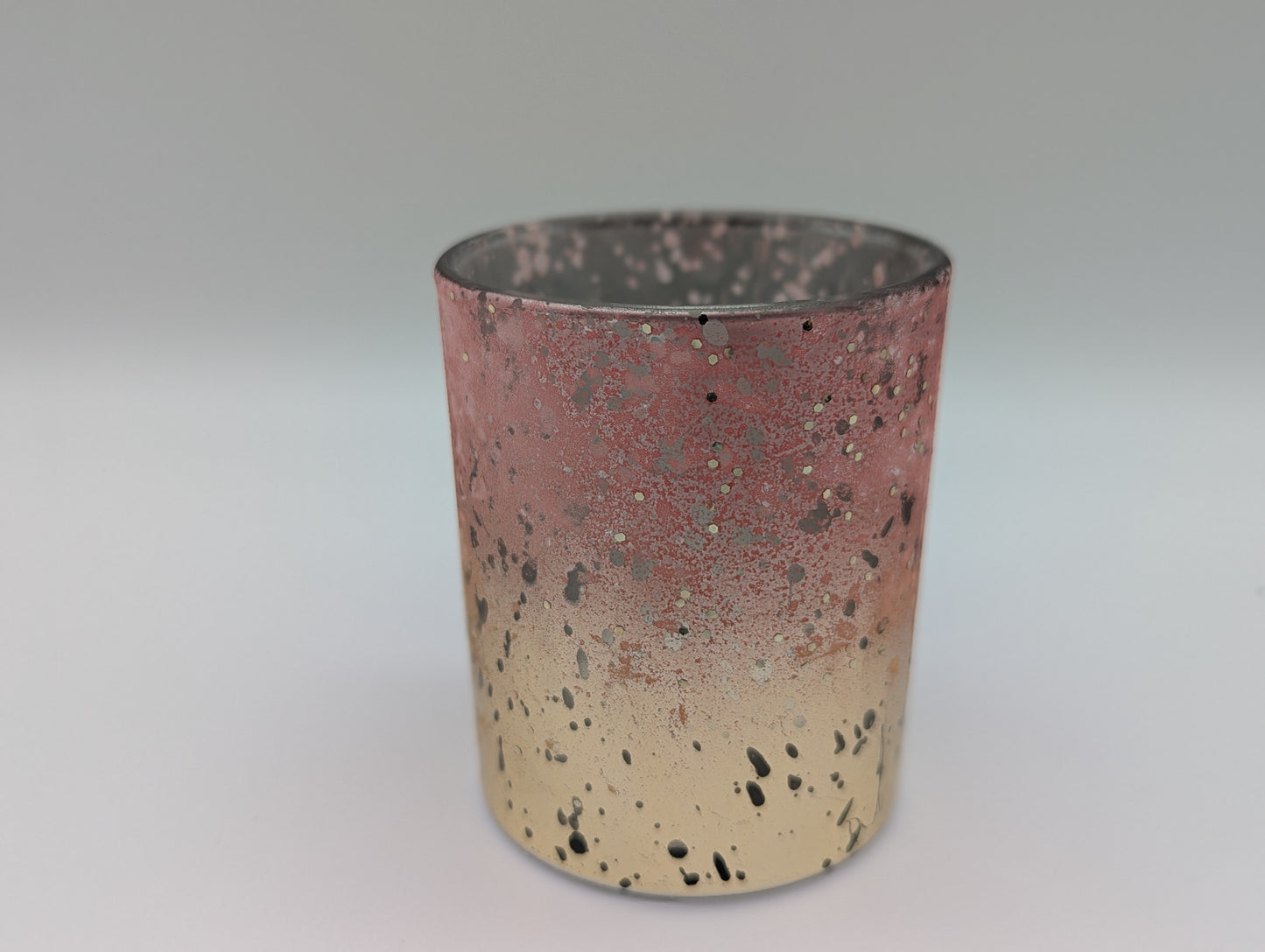 Windlicht aus Glas rosa-gold Detailansicht brennendes Teelicht gemütliche Atmosphäre