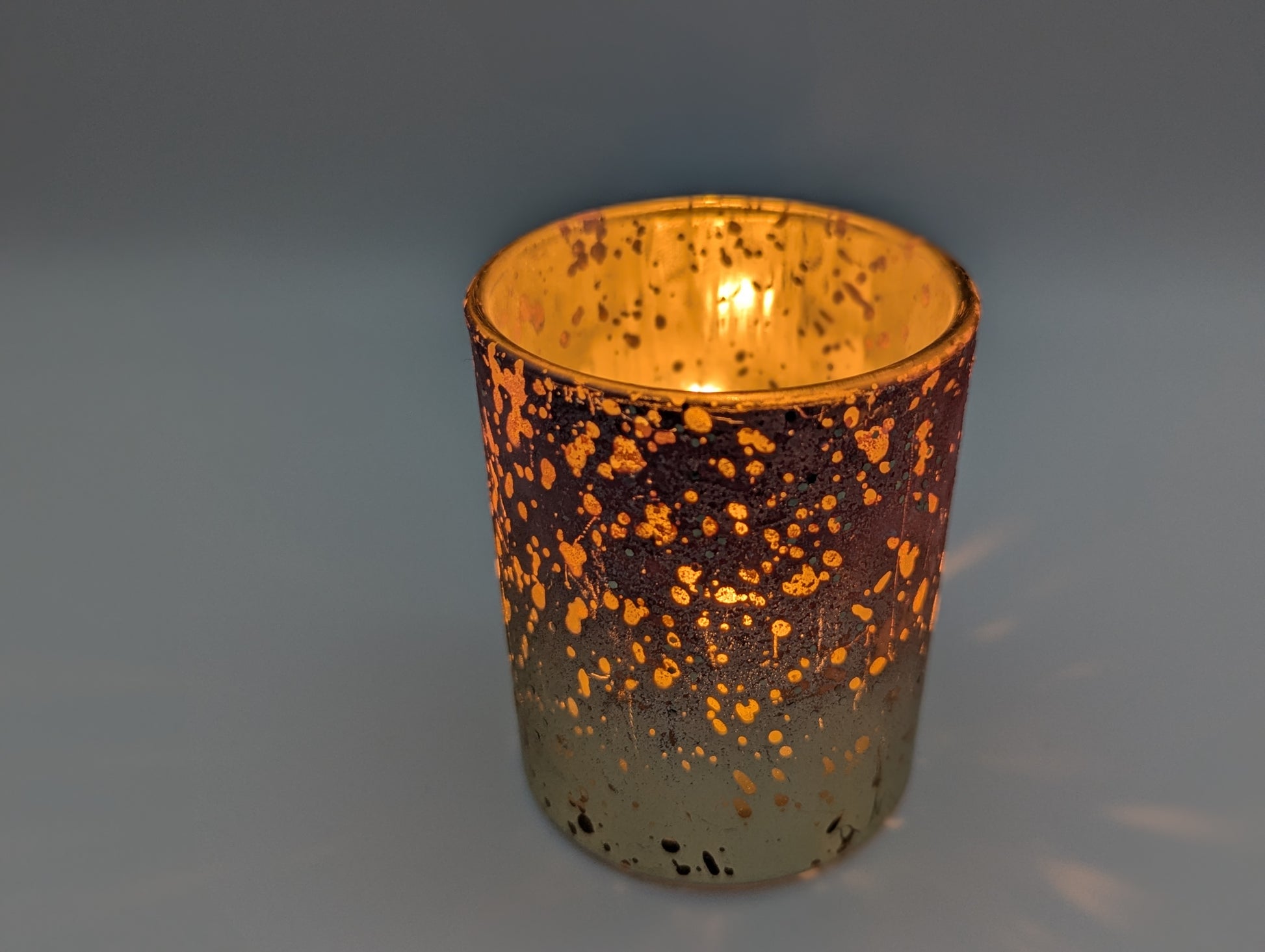 Glas-Windlicht rosa-gold Seitenansicht mit Teelicht stimmungsvolles Licht